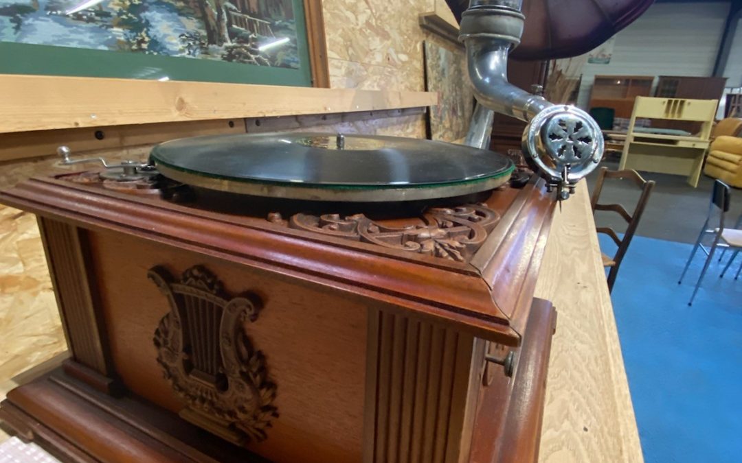 Un gramophone du XIXème siècle restauré par l’Atelier Électronique